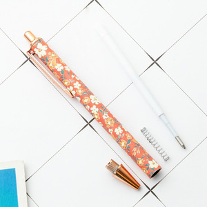 Stylo à encre noire à motif floral 0,7 mm - Product Image 2