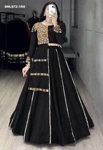 Lehenga de rayón y algodón de alta calidad con encaje colorido en toda la falda, con trabajo Gamthi en un lado y blusa con trabajo Kodi. Moda femenina. - Product Image 2