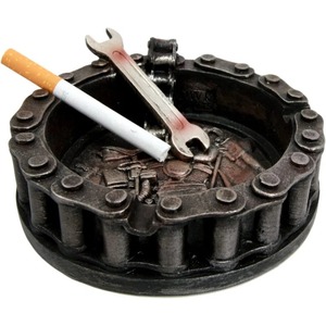 Cenicero Redondo de Metal Retro con Diseño de Cadena para Uso Doméstico - Product Image 1