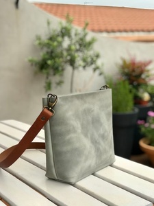 Sac fourre-tout pour femme de luxe de haute qualité en cuir véritable mat à grande capacité simple de designer personnalisé, à porter à l'épaule AV-0009 - Product Image 6