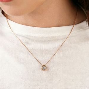 Collier pendentif solitaire en diamant rond taille brillant plaqué or 14 carats, bijoux minimalistes pour femmes - Product Image 2