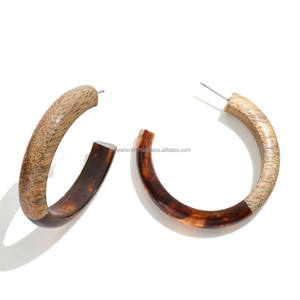 Pendientes de aro de resina únicos y elegantes, joyería de moda con estilo inolvidable, pendientes de resina únicos, uso de joyería para fiestas - Product Image 1