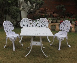 Moderno Banco de Jardín de Aluminio Fundido Antioxidante, Mueble de Dos Plazas con Diseño de Rosas Talladas, Estructura de Hierro Metálico, India - Product Image 2