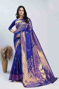 Sari en soie bleu royal avec motif paon en zari doré, sari pour mariage et occasions festives, vêtement traditionnel indien pour femmes. - Product Image 3