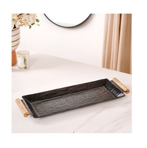 Plateau en aluminium conçu pour servir des collations, des repas et des boissons lors de célébrations, avec une finition durable et brillante - Product Image 2