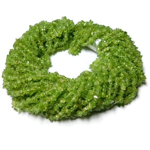 Perles de pierre vert émeraude naturelle en éclats irréguliers de 4-5 mm pour la fabrication de bijoux – Prix usine - Product Image 1