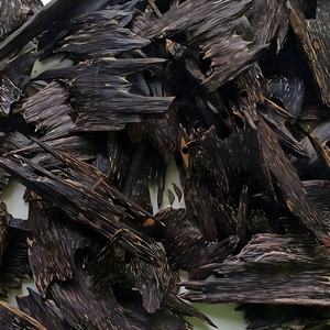 ALOURA OILS Huile d'Agarwood Thrad Oud Thaïlandaise 100% Pure Hydro-Distillée Sans Alcool Naturelle Biologique Longue Durée Aromathérapie Douce - Product Image 3