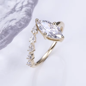 Anillo de Compromiso de Diamantes con Corte Marquesa en Oro de 18K para Mujer, Engaste de Puntas, Estilo Romántico - Product Image 3