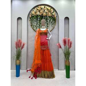 Hermoso Conjunto Indio y Pakistaní de Top, Pantalón y Dupatta para Fiestas - Product Image 2