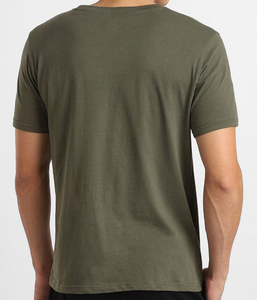 เสื้อยืดผ้าฝ้ายพิมพ์ลายสำหรับผู้ชาย OEM ทรงปกติ แขนสั้น น้ำหนักเบา เสื้อยืดลำลองสำหรับการฝึกกีฬา การเดินทาง และชุดประจำวัน - Product Image 2