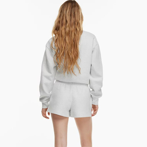 Shorts en molleton de coton épais personnalisables avec logo pour femme – Coupe ample, taille haute, style streetwear, idéal pour la gym et la détente - Product Image 3