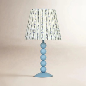Lampe de table en métal Bluebell Pearl avec abat-jour imprimé floral, construction en fer durable, éclairage d'ambiance doux pour les maisons élégantes - Product Image 5
