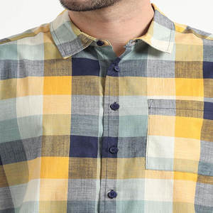 Camisas de manga corta a cuadros neutros de gran tamaño para hombre con cuello cubano y diseño cuadrado abotonado con bolsillo en el pecho - Product Image 4