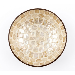 Bol en coquille de noix de coco avec motif gravé subtil, finition éco-responsable, aspect lisse et poli pour la décoration de cuisine - Product Image 2