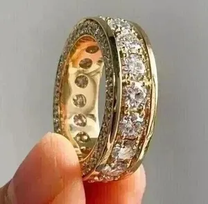 แหวนแต่งงานแบบ Eternity สำหรับทั้งชายและหญิง ประดับเพชรแท้ Moissanite 2.40 กะรัต ทรงกลม เงินแท้ชุบทองคำขาว ประดับเพชรแบบ Pave Setting - Product Image 2