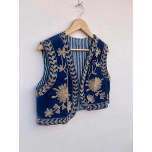 Gilet traditionnel bleu en coton brodé de fleurs, style Suzani, manteau court vintage respirant, cadeau pour elle, vêtement d'extérieur chaud - Product Image 2