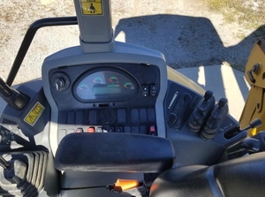 Retroexcavadora Usada 415F2 de 96 HP Lista para Envío a Todo el Mundo - Product Image 6