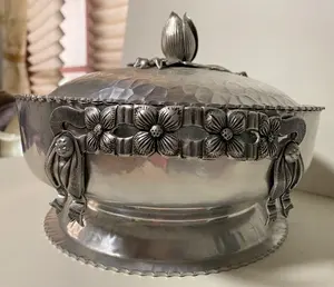 Cacerola Clásica Premium de Acero Inoxidable con Tapa |   Utensilios de Cocina Antiadherentes de Grado Alimenticio, Duraderos, para Todo Tipo de Estufas y Servir Alimentos Calientes - Product Image 3