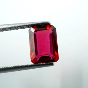 พลอยมรกตที่ปลูกในห้องปฏิบัติการสีแดง: หินเหลี่ยมเพชรพลอยตัดจากมรกต1.65 CT - Product Image 5