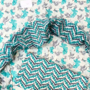 Hermosa Tela de Algodón Estampada a Mano con Motivos Florales Indios para Confección de Trajes Salwar, Material de Algodón sin Coser para Vestidos - Product Image 1