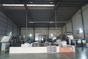 Isolation EXW RECYLE 100% POLYESTER au Vietnam de haute qualité pour vestes de nombreux poids 40/60/80/100/120/140/160/180/200/300 Gram - Product Image 4