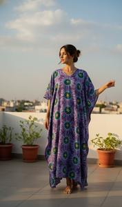 Precioso Vestido Kaftan de Algodón Ecológico Hecho a Mano con Tinte Anudado para Niñas y Mujeres, Estilo Casual Maxi Largo con Cuello en V y Cinturón Bordado - Product Image 2