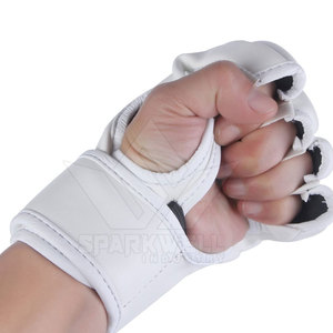 Guantes de Entrenamiento Premium con Correa de Muñeca Ajustable, Acolchado de Alta Densidad, Cuero PU Duradero, Rendimiento Superior - Product Image 3