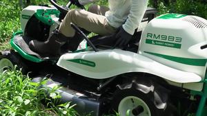 Tondeuse à gazon compacte et efficace Orec RM83G Rabbit, moteur essence 2 temps 125cc, largeur de coupe 83cm, pour jardinage DIY, prix usine - Product Image 5