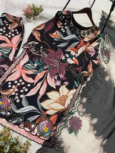 Conjunto de Salwar Kameez con estampado floral para mujer con Dupatta |   Traje Kurta Palazzo Étnico Negro de Rayón, Corte Holgado - Product Image 2