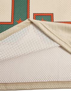 Jersey de malla minimalista moderno para un look deportivo y limpio con tela ligera y transpirable, perfecto para entrenamiento en el gimnasio. - Product Image 4