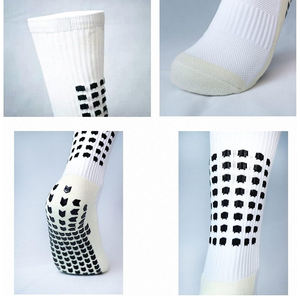 Chaussettes de sport athlétiques confortables personnalisables en mélange de coton doux avec grip en silicone pour la vente au détail - Product Image 3