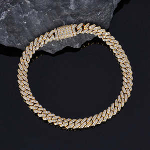 ชุดกำไลข้อมือเงินแท้ 925 ยี่ห้อ RB Gems แบบ Cuban Link ขนาด 18 นิ้ว ชุบทอง ประดับเพชร VVS Moissanite แบบ Micro-Pav ดีไซน์ทันสมัย - Product Image 4