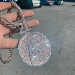 ผู้ผลิตเครื่องประดับฮิปฮอปแบบกำหนดเอง เงินแท้ 925 ประดับเพชรโมอิสซาไนต์ VVS รูปเหรียญกลมแบบฝังเพชรเต็มเส้น สร้อยคอจี้ - Product Image 1