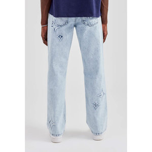 Jean en denim bleu clair pour homme avec logo personnalisé, pantalon décontracté ample de haute qualité pour homme - Product Image 4