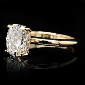 Anillo de Diamante Corte Cojín de Oro Amarillo de 18K, 2CT, Cultivado en Laboratorio, Certificado IGI, Clásico, Solitario para Mujer - Product Image 4