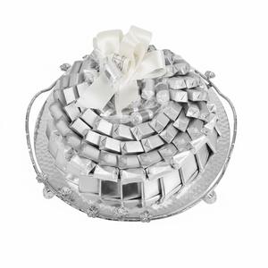 Plateau rond élégant en métal argenté pour servir des chocolats, idéal pour les mariages, les hôtels, la maison et les occasions spéciales, à prix avantageux - Product Image 2