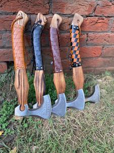 Hache Viking Industrielle Artisanale avec Tête en Acier Carbone Gravée, Manche en Bois, Poignée Enveloppée de Cuir, Hache d'Extérieur d'Inspiration Nordique - Product Image 3