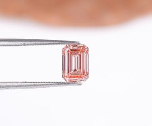 Diamante Premium de 3 Quilates, Corte Esmeralda, Color Rosa, Cultivado en Laboratorio, VS2, Certificado IGI, CVD, Diamante Suelto - Product Image 1