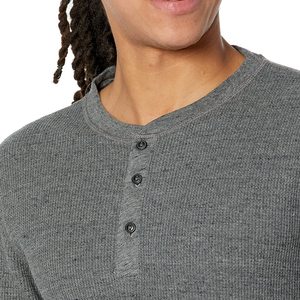 T-shirt Henley côtelé pour homme, manches longues, col boutonné, tissu extensible, confortable et élégant. - Product Image 3