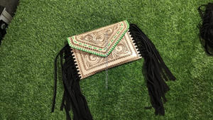 Nouveau Western élégant à motifs repoussé à la main en cuir frange sac à main en cuir véritable sculpture sacs à bandoulière sacs de créateur pour les femmes - Product Image 2