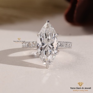 Anillo de Compromiso o Boda de Alta Gama con Diamante Cultivado en Laboratorio con Corte Marquise, Oro Sólido de 14K, 5.00 Quilates, Certificado IGI, Color F, Claridad VVS2 - Product Image 1