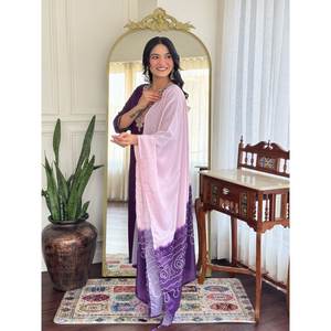Hermoso conjunto Salwar Kameez morado talla XL de la marca JC, con top y pantalón de rayón, ideal para fiestas, con dupatta, elegante y con estilo. - Product Image 5