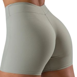 Shorts de sport pour femme, couleur vert sauge clair, taille mi-haute, sans coutures, extensibles, pour le yoga, la course à pied, l'entraînement et le quotidien - Product Image 4