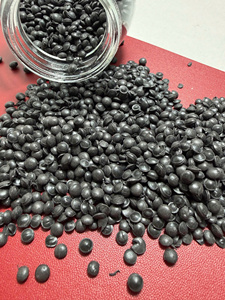 Masterbatch noir 42% de noires de fumée, haute résistance, pour tuyaux et films en PEHD - Product Image 1