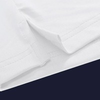 Kaos Polo Lengan Pendek Putih Pria Dengan Panel Kontras Bergaris Biru Tua Dan Merah Rajutan Kasual Regular Fit