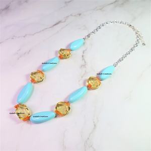 Collar de Moda para Mujer con Cuentas de Resina Azul Facetadas en Amarillo, Diseño Personalizado para Fiestas y Regalos - Product Image 3
