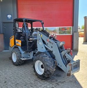 Versátil Giant G3500 disponible con motor de 50 caballos de fuerza, transmisión hidrostática, estructura robusta y operación eficiente en el campo, en venta. - Product Image 5