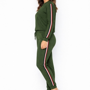 Survêtement de sport d'hiver pour femmes - Coutures durables, respirant et écologique, style streetwear, coupe confortable pour l'entraînement - Product Image 4