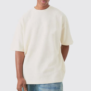 T-shirt oversize tie-dye, tendance et audacieux, style streetwear pour l'été, décontracté ou pour les soirées. - Product Image 1