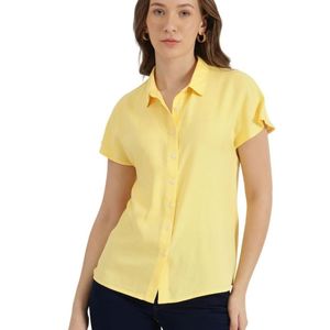 Chemise pour femme à épaules tombantes, coupe décontractée, col polo, motif uni, tissu léger en rayonne pour un style décontracté - Product Image 1